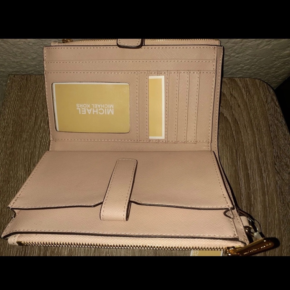 Michael kors wallet